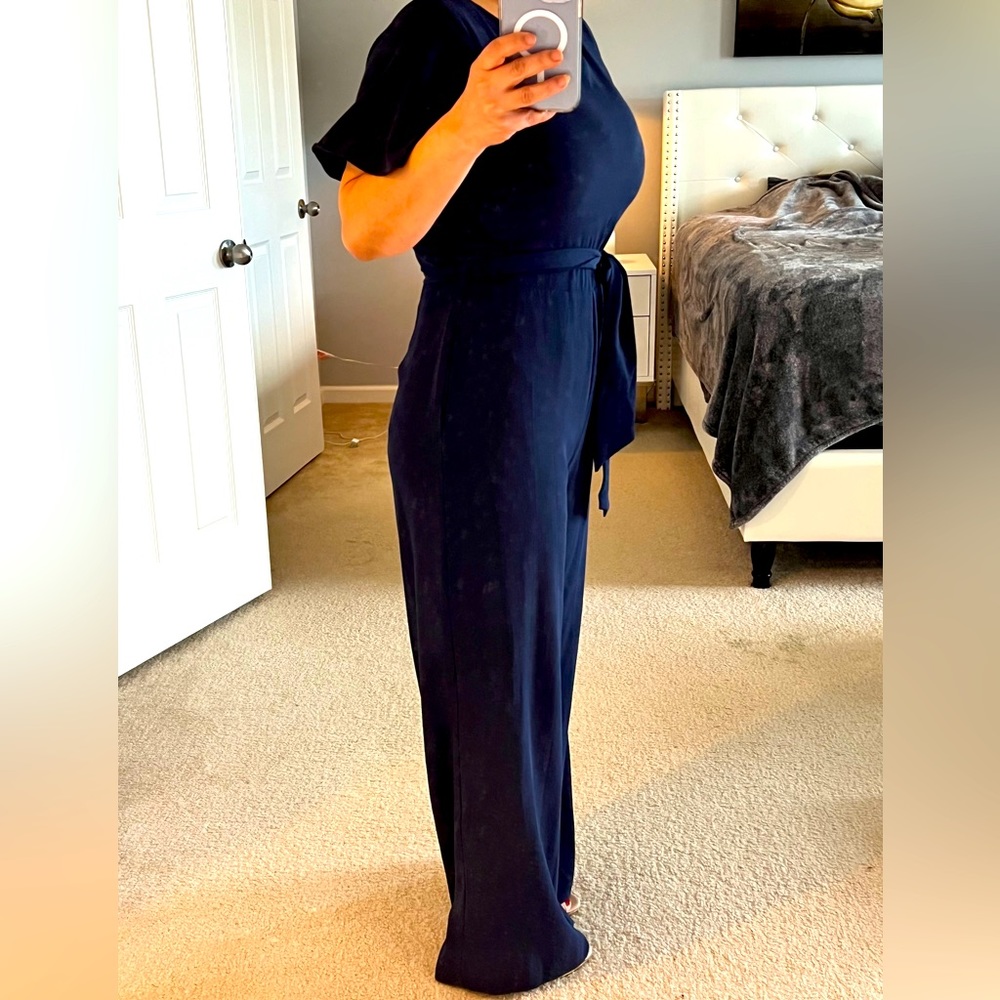 Nicole Miller studio size 8 jumpsuit in navy blue.